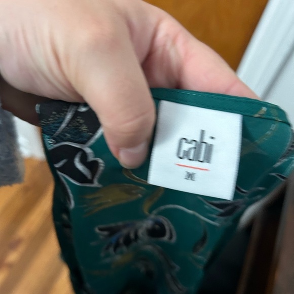 CABI ZOE FLORAL SLEEVELESS RUFFLE BLOUSE - Picture 4 of 5